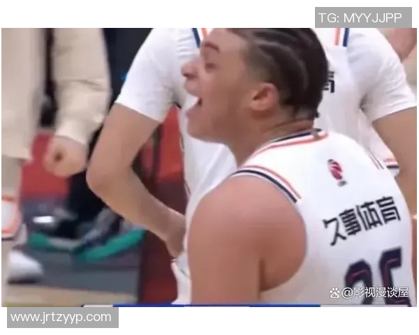 南京篮球队状态引发热议球迷对球队表现的不同看法与分析