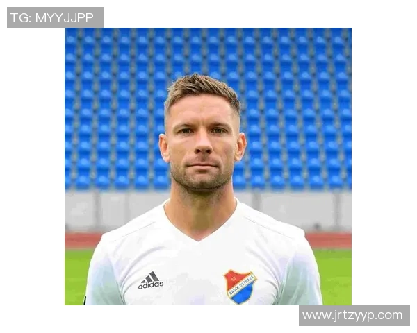 谁是足球界发量最多的明星球员揭秘与比较 谁是足球界发量最多的明星球员揭秘与比较